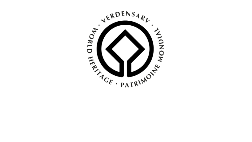 UNESCO World Heritage logo with a stylised square and circle, surrounded by the text ´Verdensarv · World Heritage · Patrimoine Mondial´